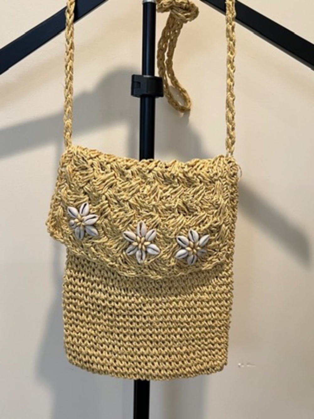 NWOT Tropical Trends Woven Crossbody Bag with Cowrie Shell Design